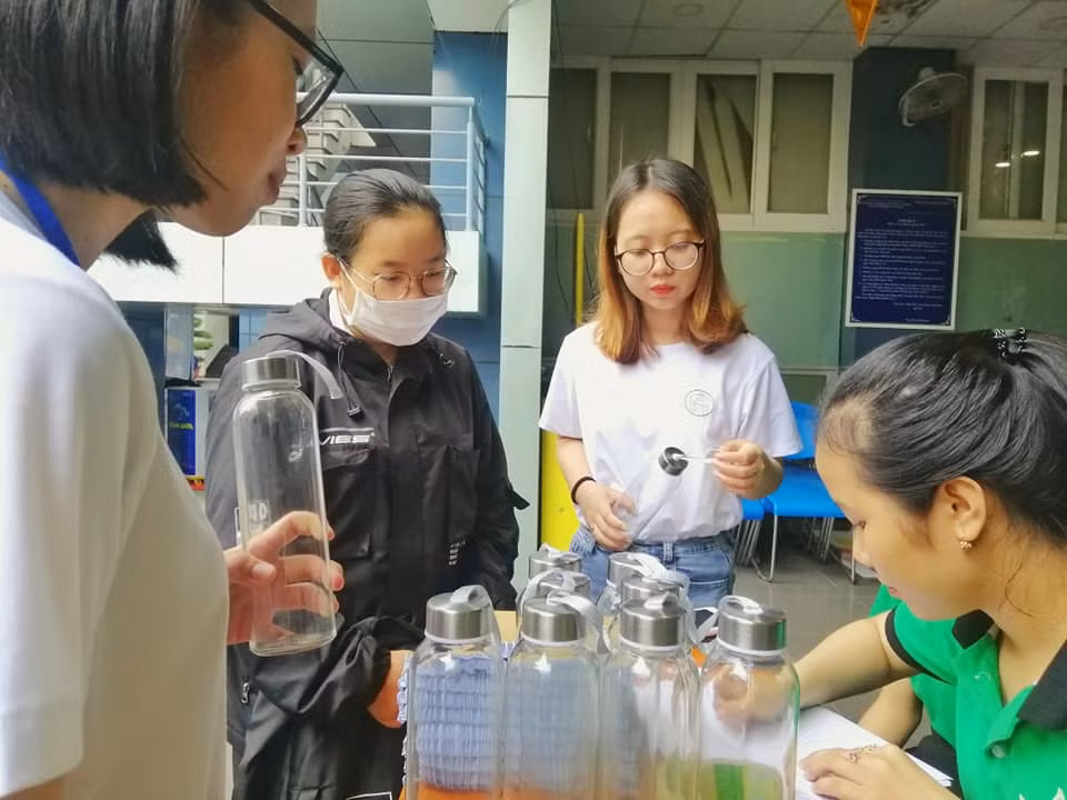 Hành trình "giải cứu" balô cũ ảnh 12