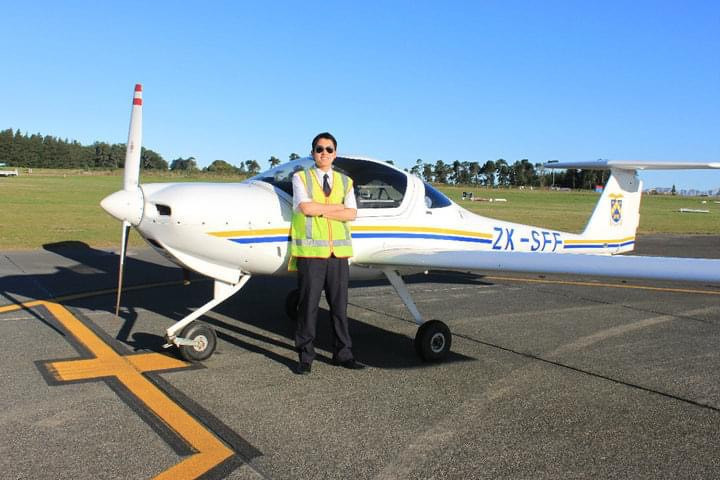 Chàng phi công điển trai, với bảng thành tích nhiều người mê ảnh 4