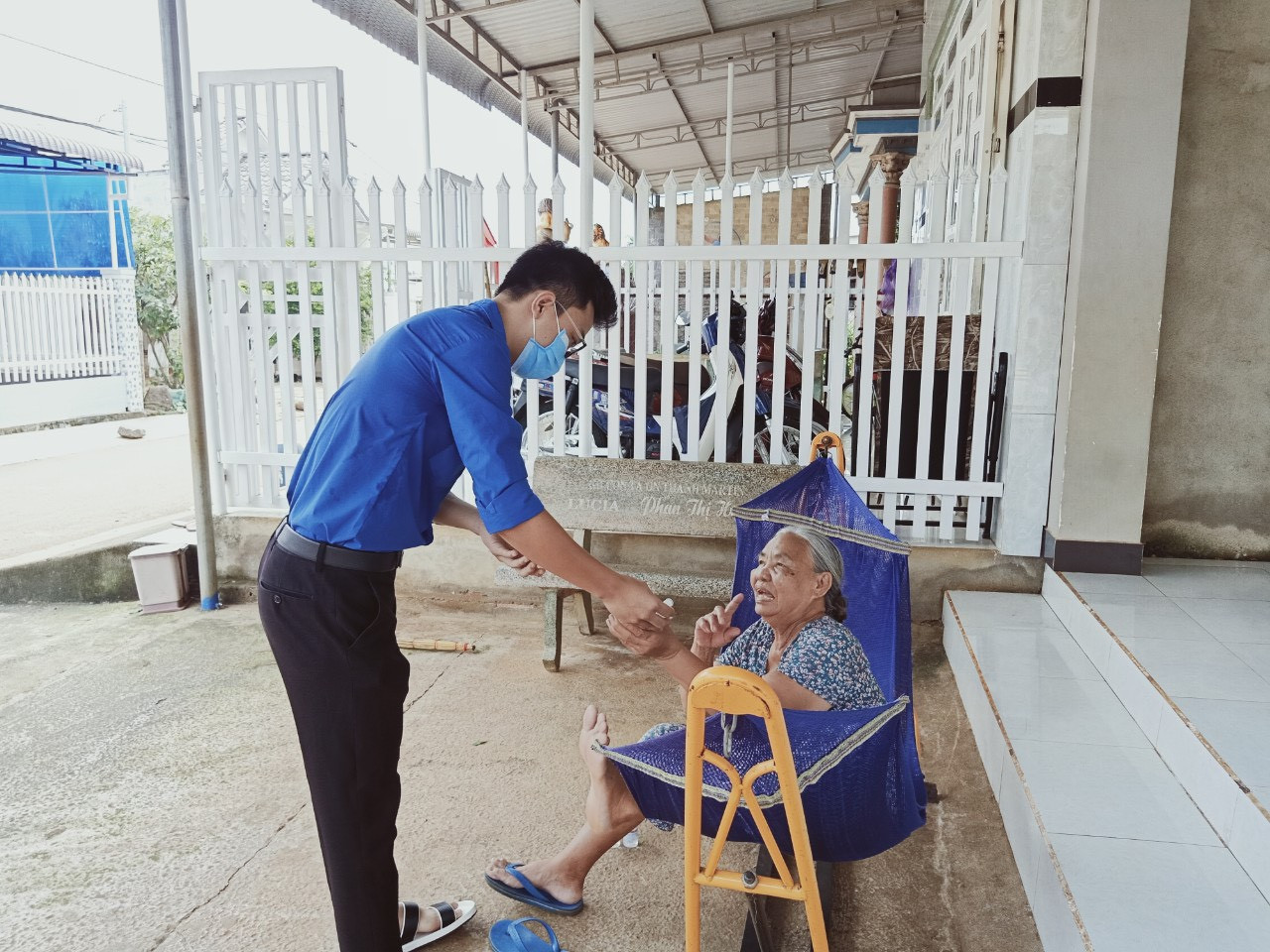 Tuổi trẻ ĐH Công nghệ Miền Đông tích cực chung tay đẩy lùi COVID-19 ảnh 13