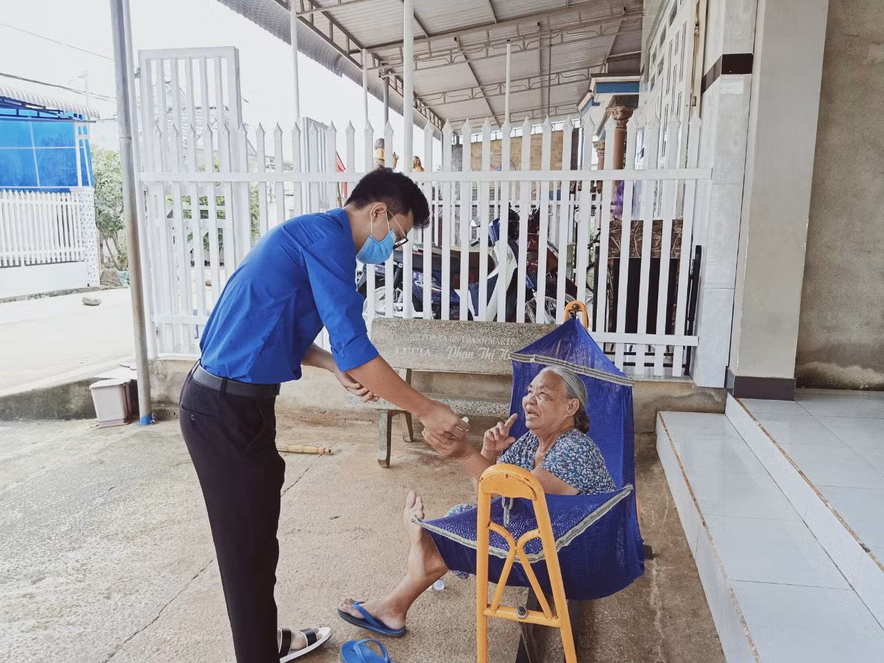 Tuổi trẻ ĐH Công nghệ Miền Đông tích cực chung tay đẩy lùi COVID-19 ảnh 13