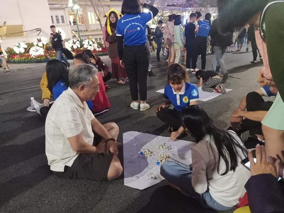 Gây quỹ tình nguyện bằng các trò chơi dân gian ảnh 2