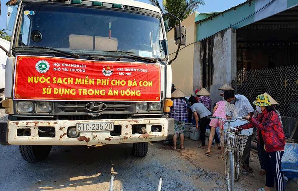 Tiếp nước sạch cho người dân miền Tây ảnh 1