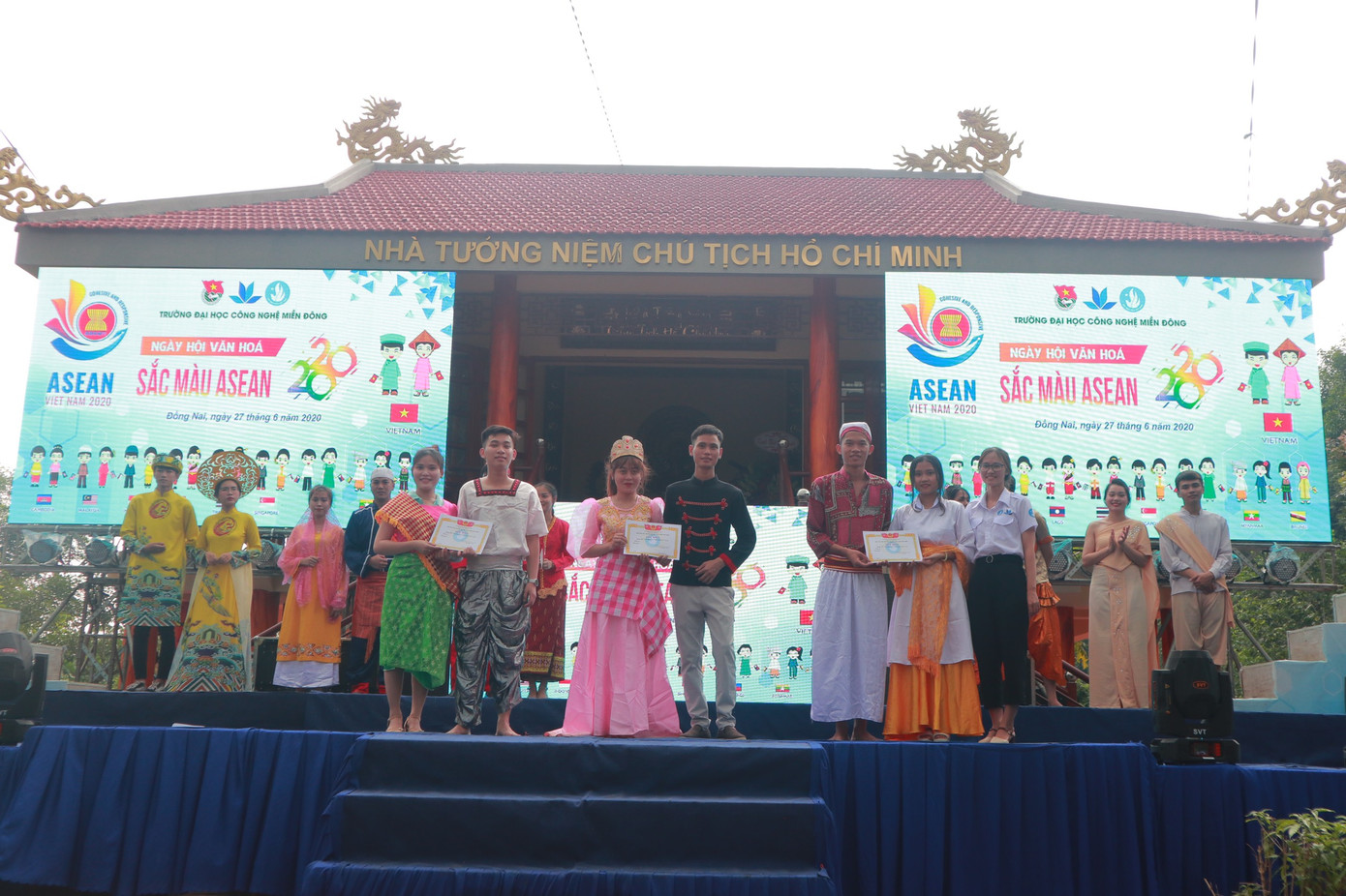 Ngày hội văn hóa “Sắc màu ASEAN 2020” tại trường ĐH Công nghệ Miền Đông ảnh 12
