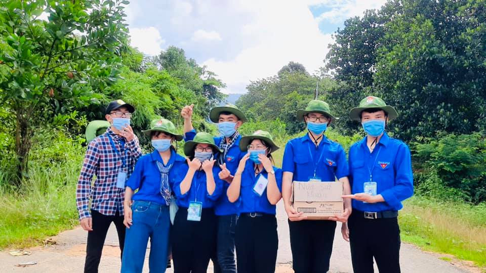 “Tri thức xanh” đến buôn làng tuyên truyền phòng chống dịch COVID-19 ảnh 13