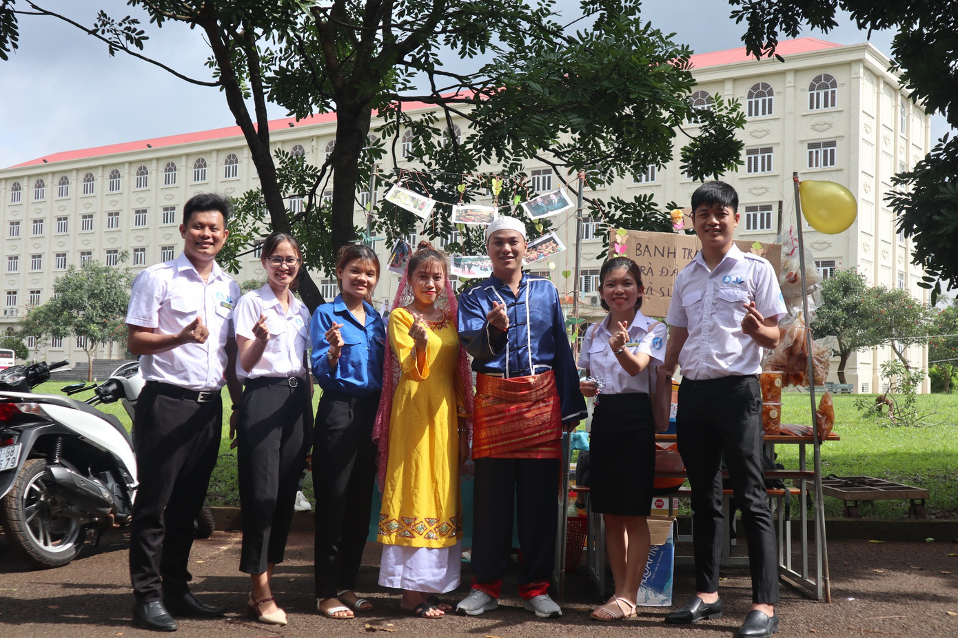 Ngày hội văn hóa “Sắc màu ASEAN 2020” tại trường ĐH Công nghệ Miền Đông ảnh 3