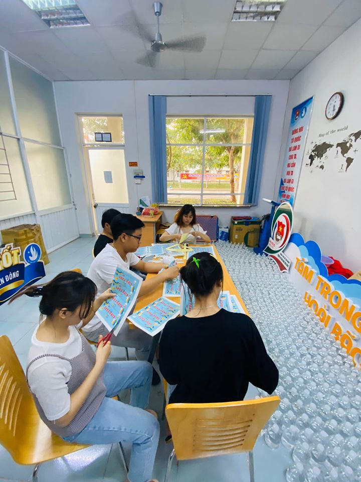 Sản xuất nước rửa tay tặng các trường mầm non ảnh 11