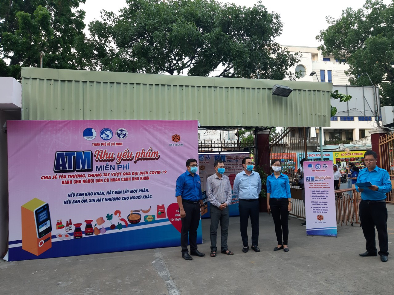TP. HCM: Khai trương “ATM nhu yếu phẩm” miễn phí cho người nghèo ảnh 1