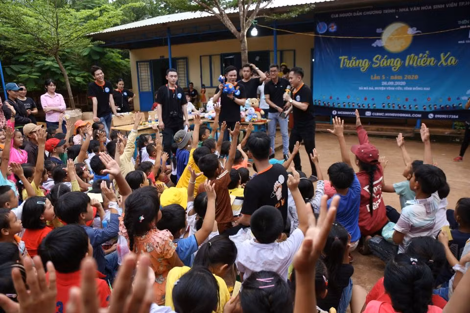 Mang Trung Thu đến trẻ em vùng xa ảnh 12