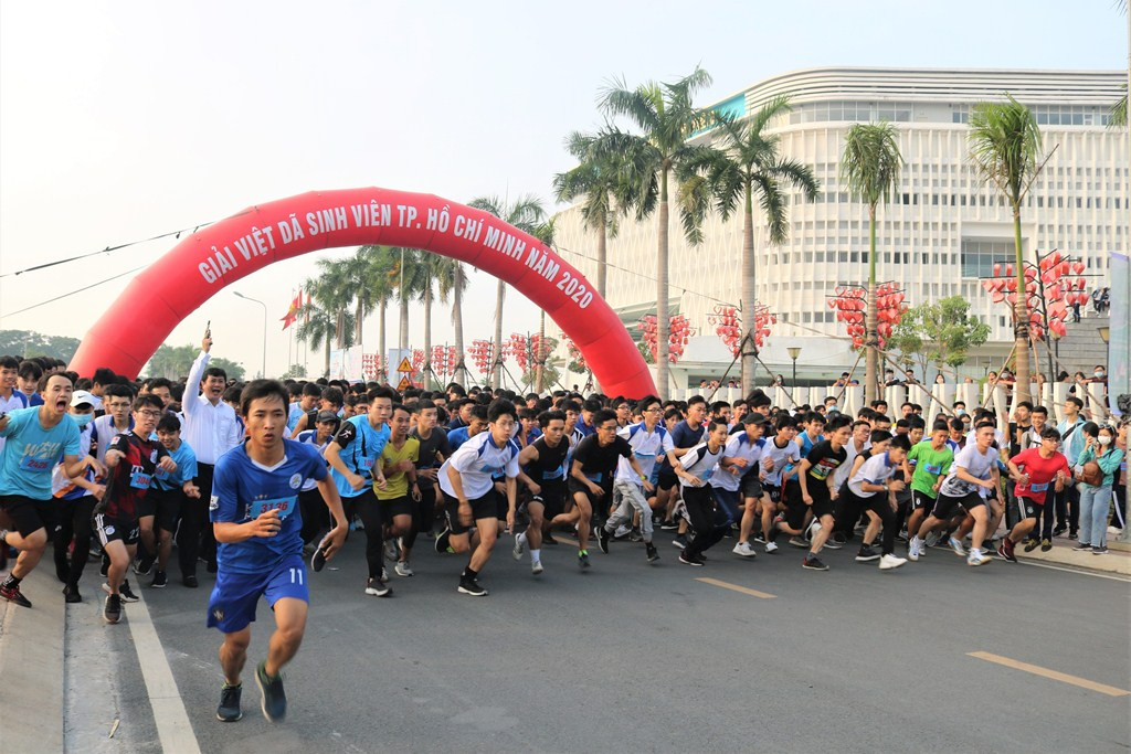 Những khoảnh khắc “bùng nổ” trong “Ngày hội tân sinh viên năm 2020” ảnh 5