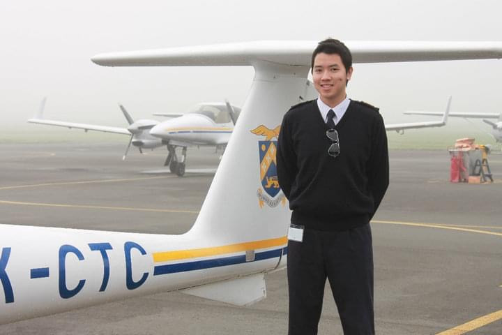 Chàng phi công điển trai, với bảng thành tích nhiều người mê ảnh 3