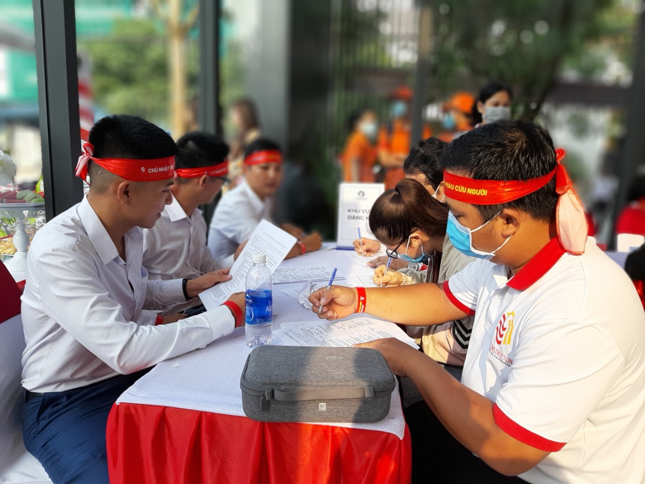 Tưng bừng ngày hội hiến máu “Chủ Nhật Đỏ” lần thứ XII, tại Bình Dương ảnh 8