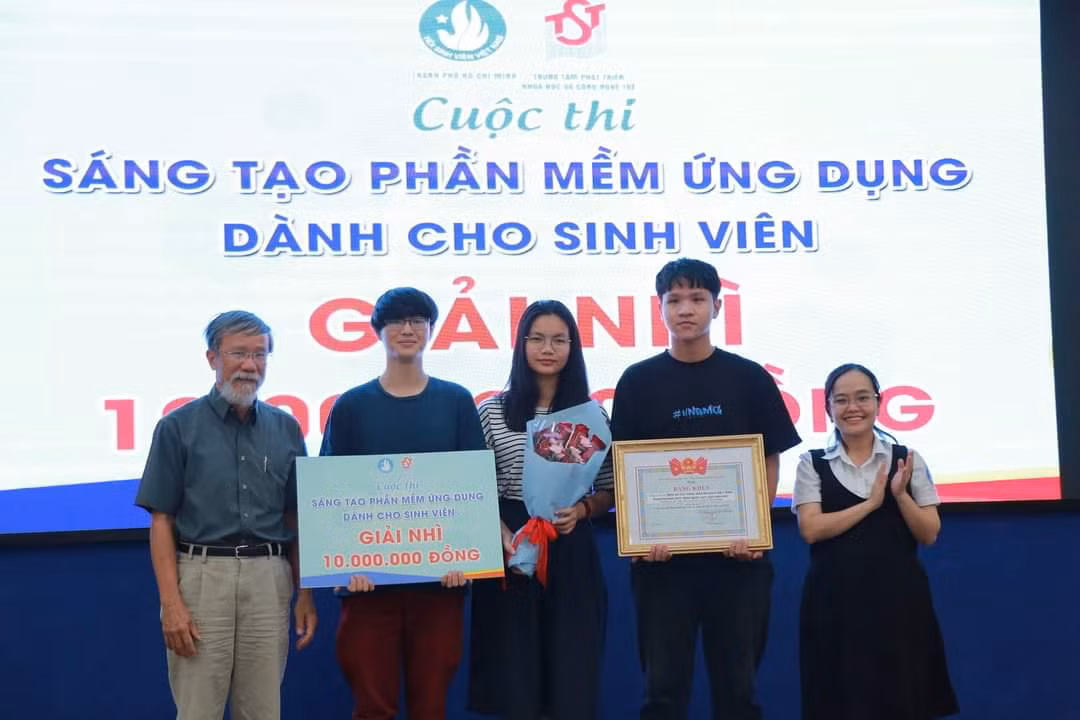 Chung kết cuộc thi “Sáng tạo Phần mềm ứng dụng dành cho sinh viên năm 2020” ảnh 1