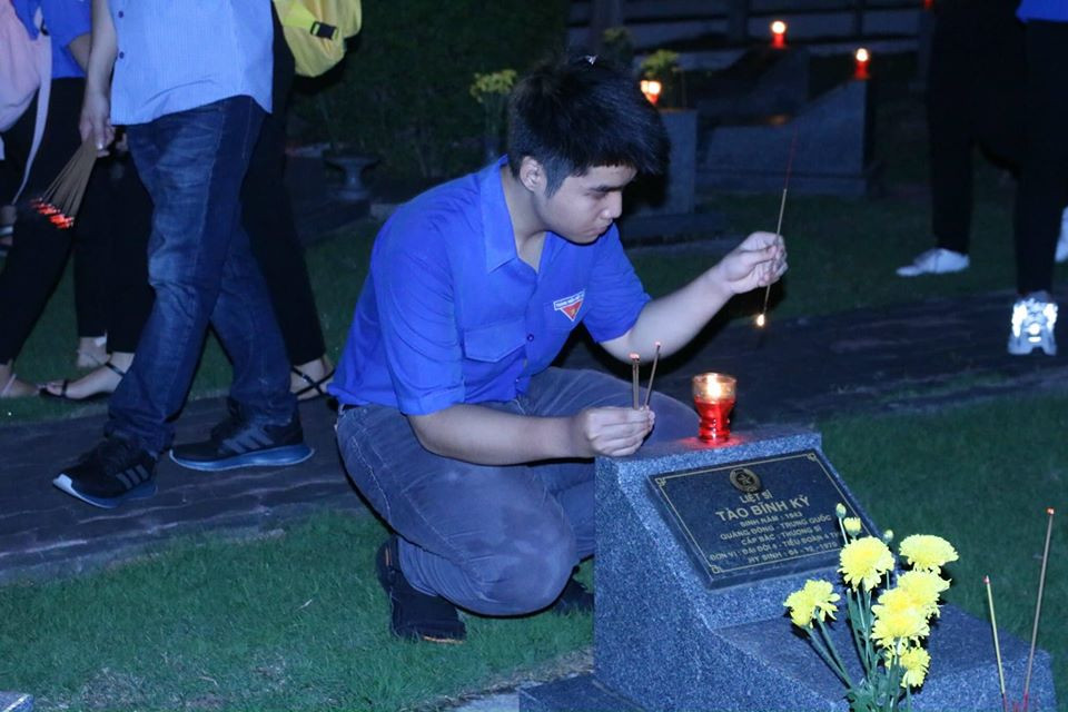 Tuổi trẻ Việt Nam tri ân các anh hùng liệt sĩ ảnh 6