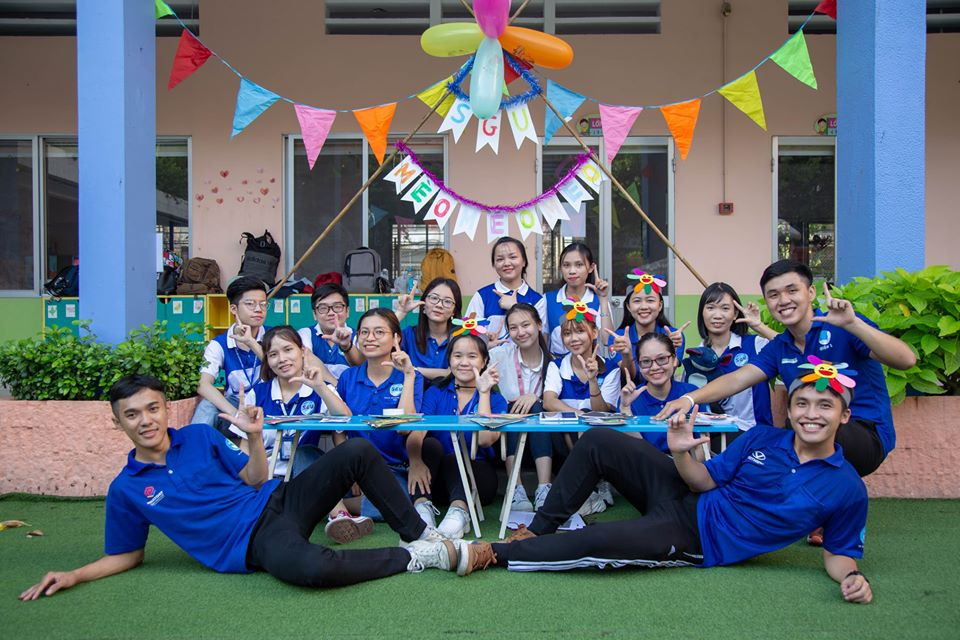 Chiến sĩ “Mùa Hè Xanh” trường ĐH Sài Gòn hưởng ứng Ngày hoạt động cao điểm ảnh 10