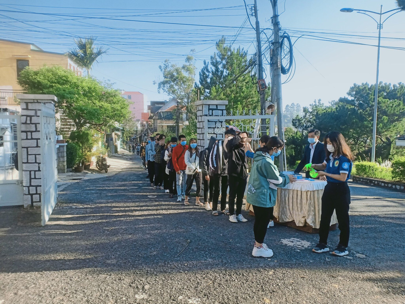 Đoàn trường ĐH Đà Lạt thành lập “Tổ phản ứng nhanh” đón sinh viên ảnh 1