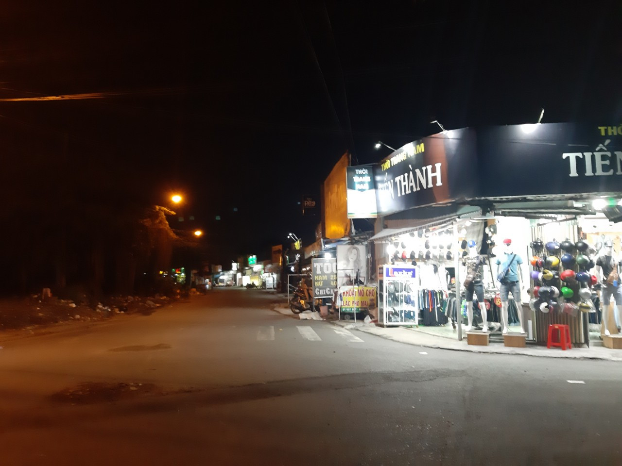 TP. HCM: Quán hàng quanh các trường đại học, cao đẳng đông trở lại ảnh 4