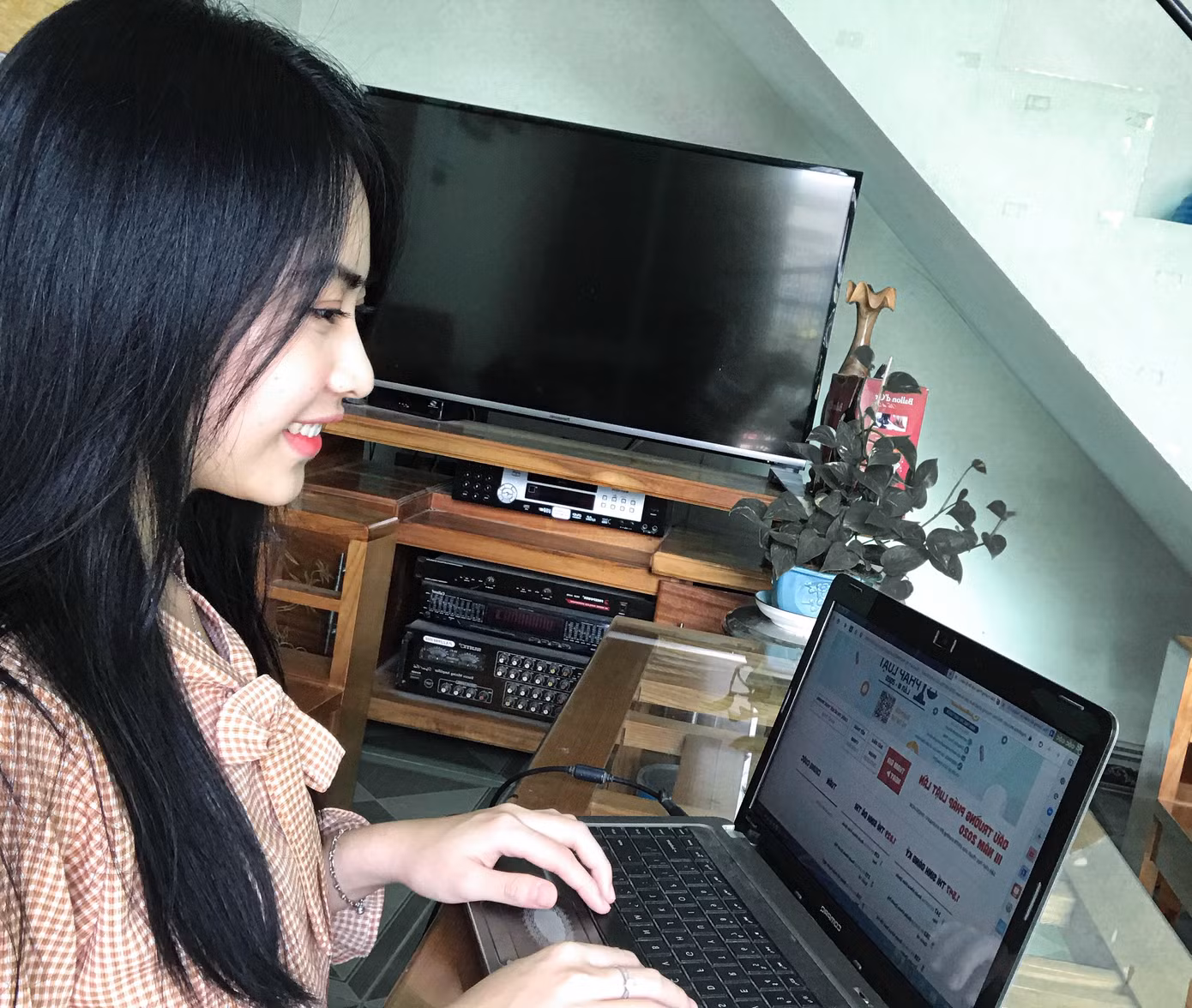 Dành tặng giải thưởng để chung tay chống dịch COVID-19 ảnh 1