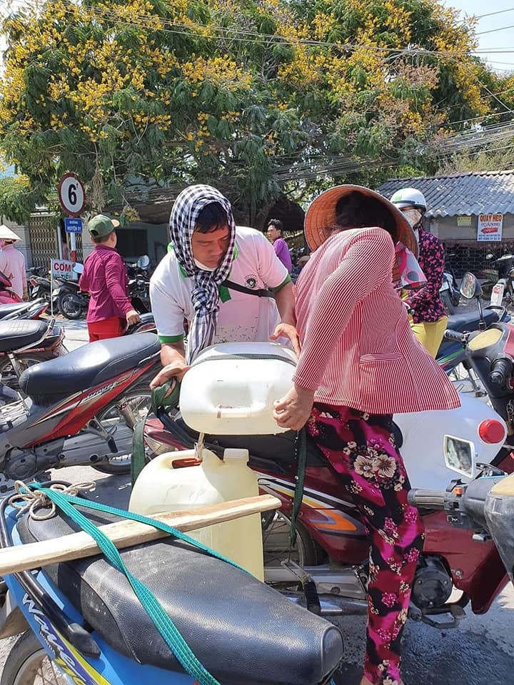 Tiếp nước sạch cho người dân miền Tây ảnh 2