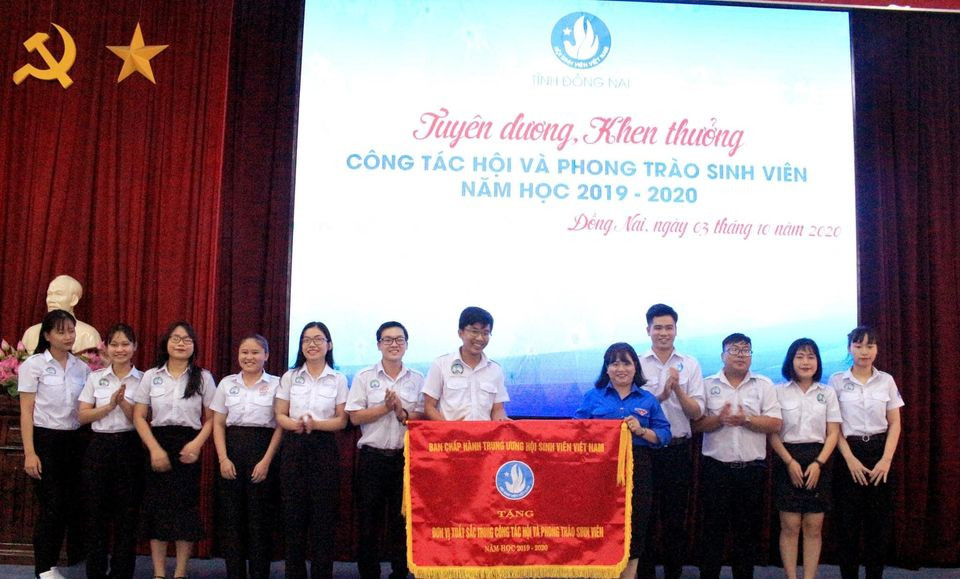Đồng Nai khen thưởng các trường mạnh về công tác Hội và phong trào sinh viên ảnh 1