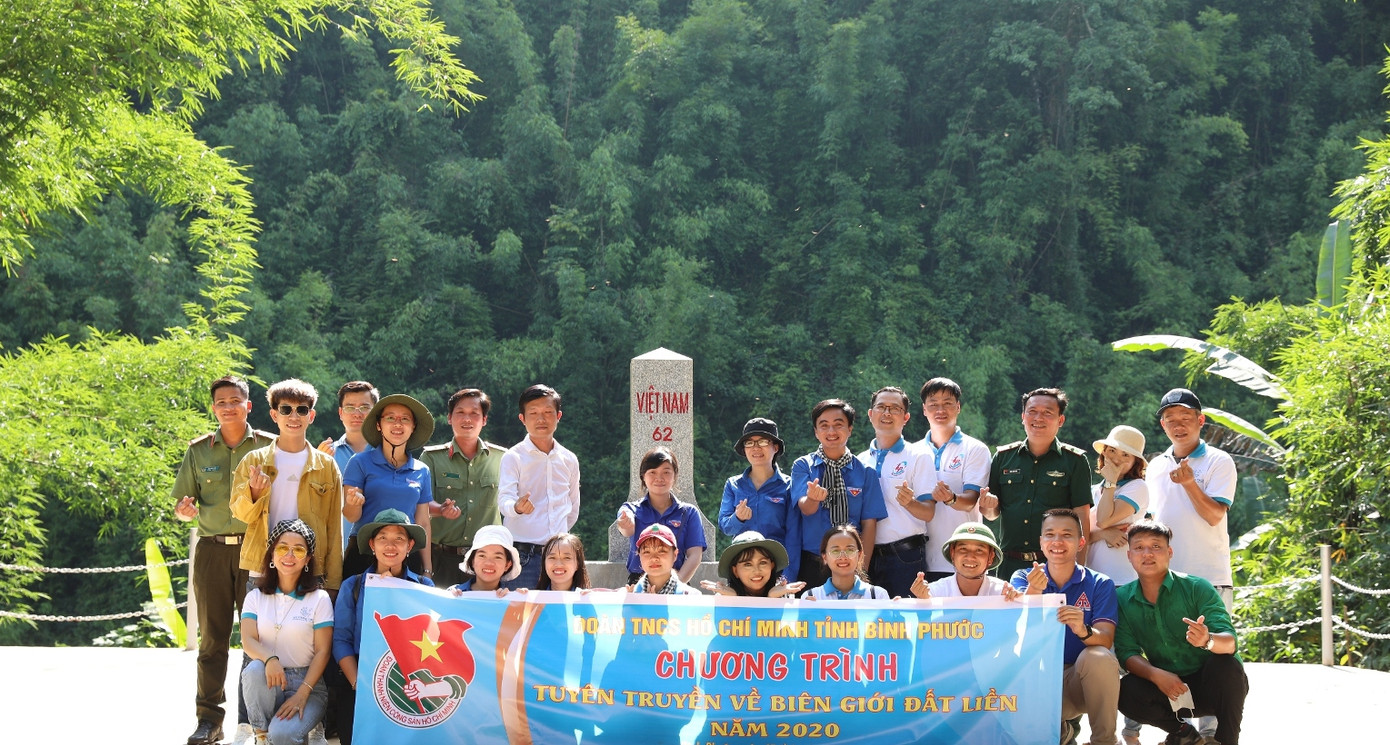 Nghệ sĩ trẻ TP. HCM “thắp lửa hạnh phúc” nơi biên cương ảnh 2