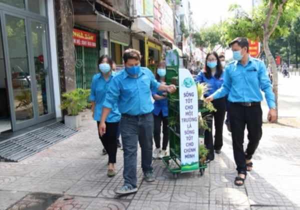 Các bạn trẻ cùng hưởng ứng chiến dịch “Thành phố xanh” ảnh 5