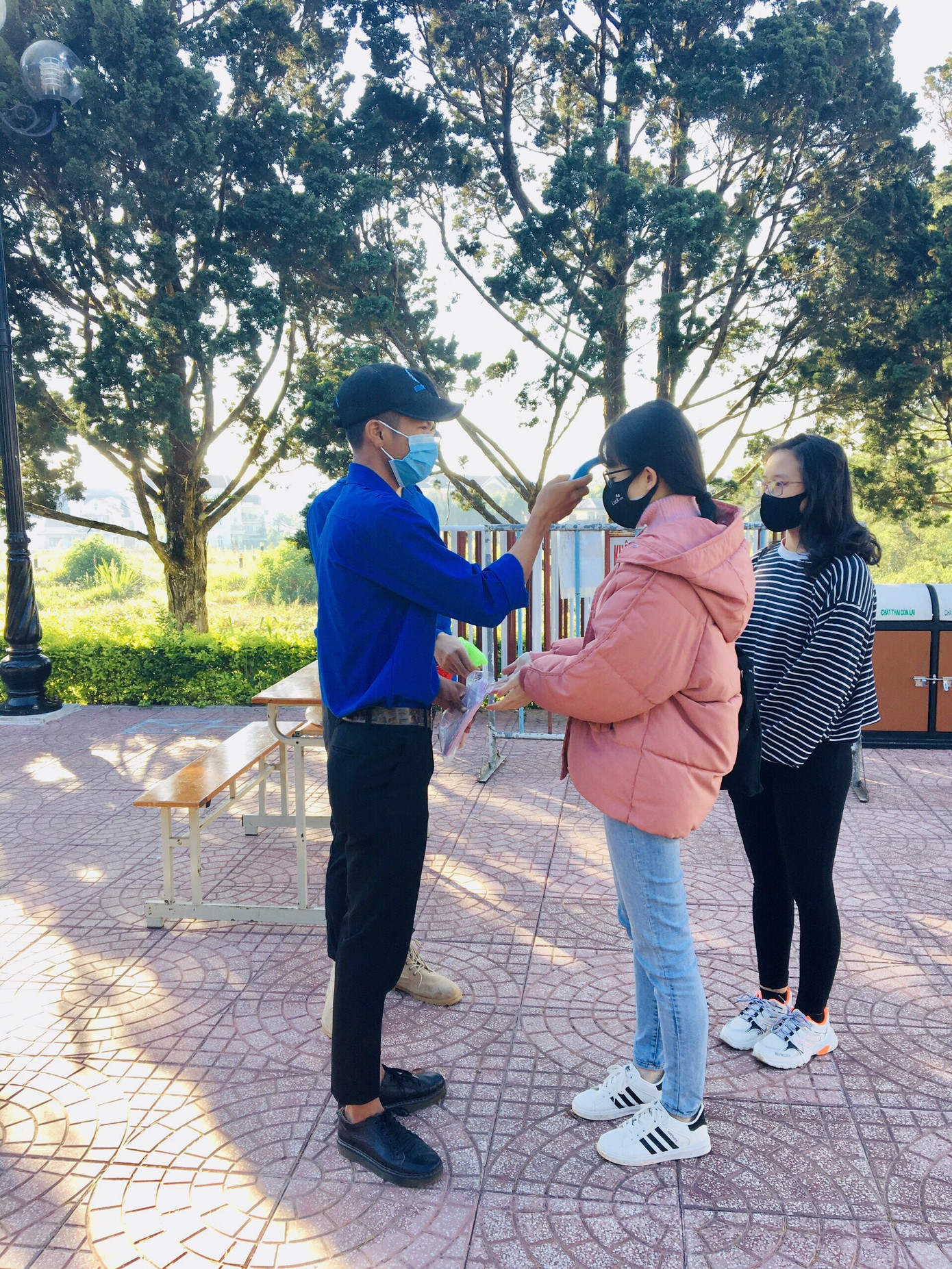 Đoàn trường ĐH Đà Lạt thành lập “Tổ phản ứng nhanh” đón sinh viên ảnh 5