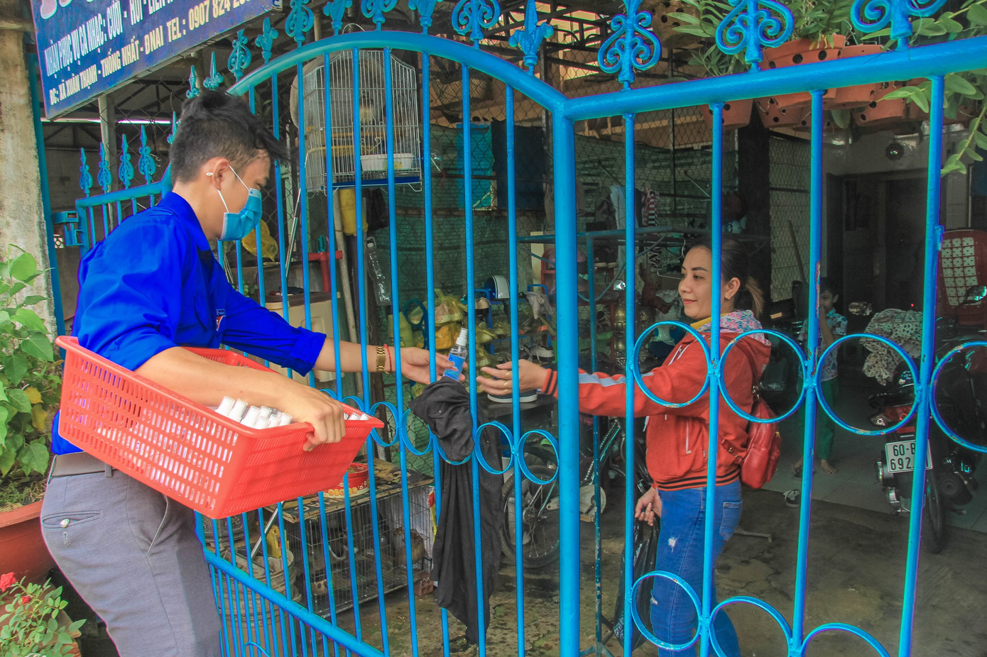 Tuổi trẻ ĐH Công nghệ Miền Đông tích cực chung tay đẩy lùi COVID-19 ảnh 7