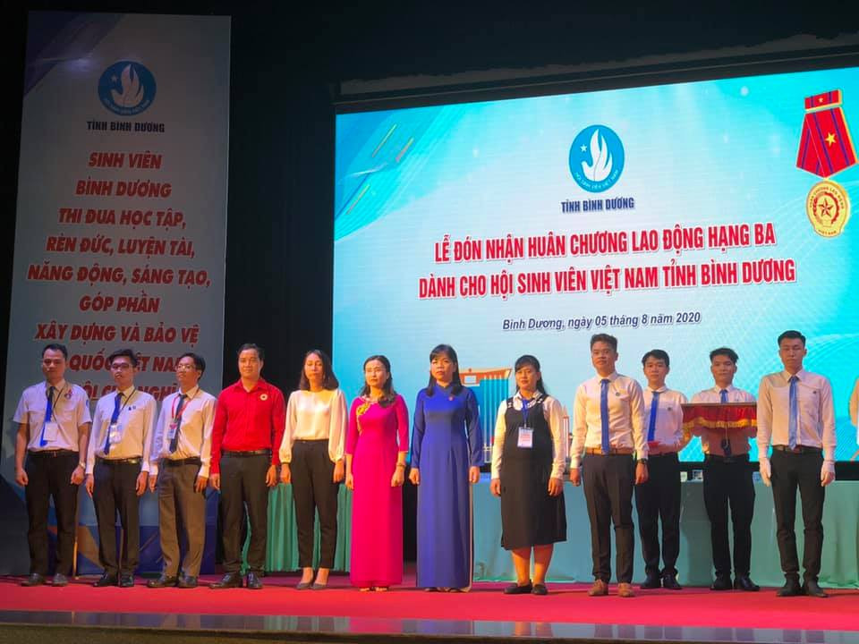 Hội Sinh viên Việt Nam tỉnh Bình Dương nhận Huân chương Lao động hạng Ba ảnh 1