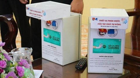 Chàng sinh viên chế thiết bị phun nước rửa tay khô tự động ảnh 1