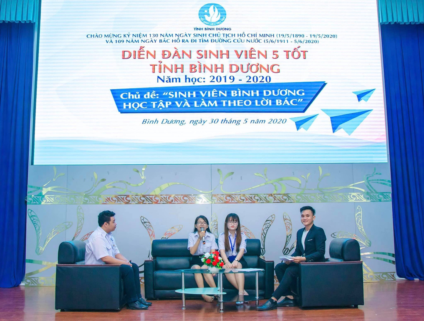 Cô thủ lĩnh sinh viên năng động ảnh 2