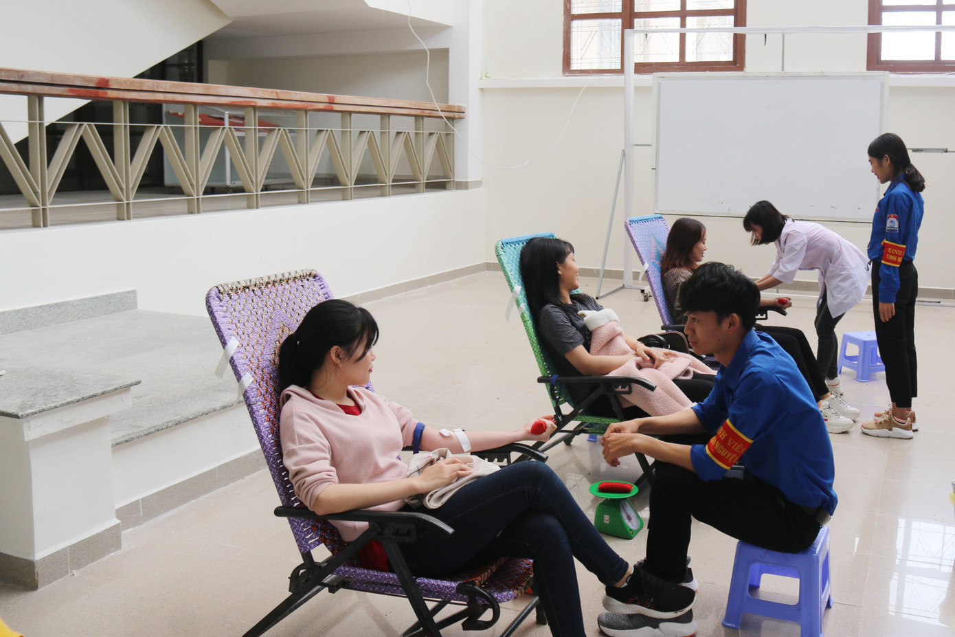 300 sinh viên trường ĐH Đà Lạt tham gia “Ngày hội hiến máu” ảnh 6