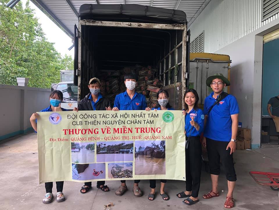 Chia sẻ với bà con vùng lũ miền Trung ảnh 3