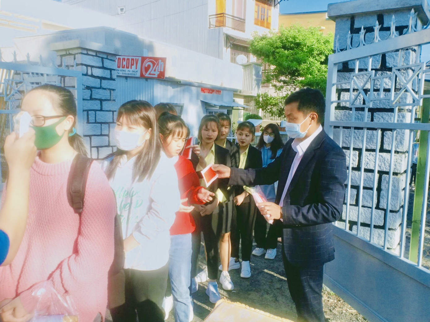 Đoàn trường ĐH Đà Lạt thành lập “Tổ phản ứng nhanh” đón sinh viên ảnh 3