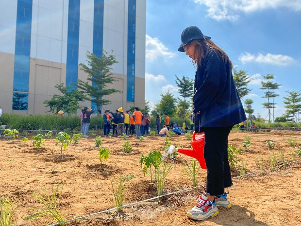 Sinh viên HUTECH hăng hái tham gia công trình “Vườn sinh học HIAS” ảnh 11