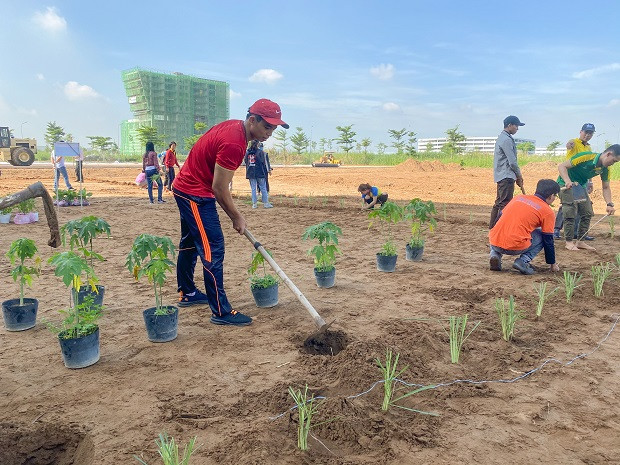 Sinh viên HUTECH hăng hái tham gia công trình “Vườn sinh học HIAS” ảnh 8