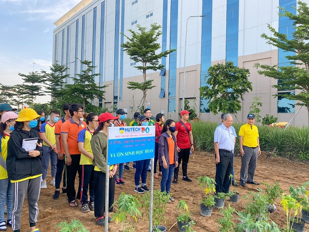 Sinh viên HUTECH hăng hái tham gia công trình “Vườn sinh học HIAS” ảnh 3