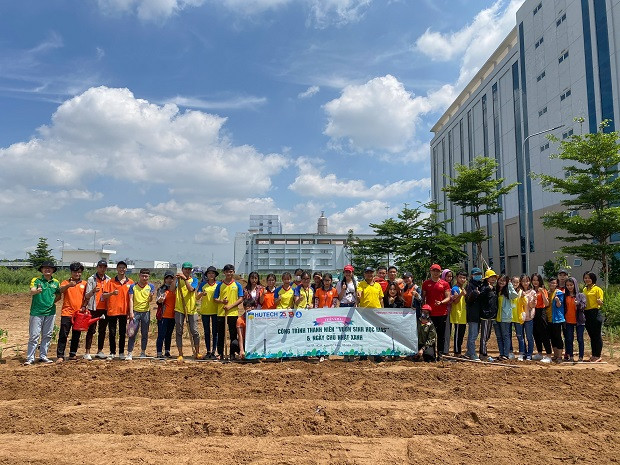 Sinh viên HUTECH hăng hái tham gia công trình “Vườn sinh học HIAS” ảnh 2