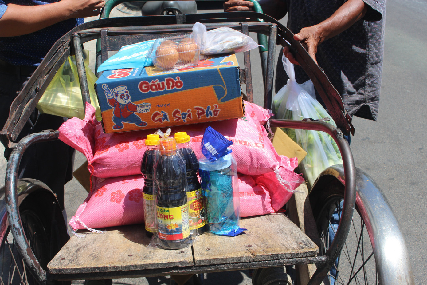 Hội Thiện nguyện Phan Thiết tặng nhiều phần quà cho bà con lao động nghèo ảnh 8