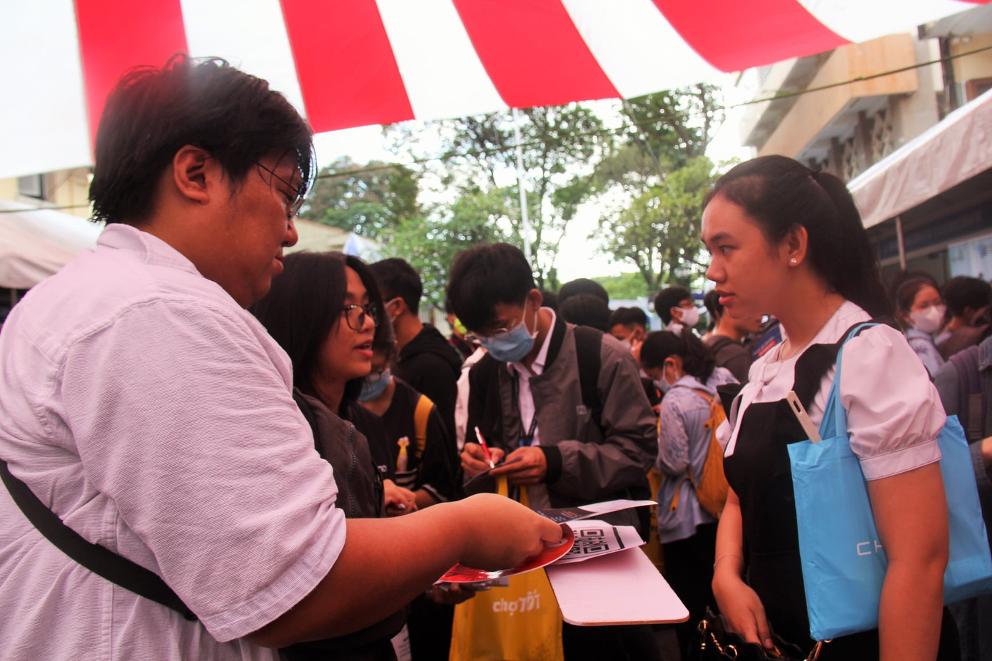 Sôi động “Ngày hội Sinh viên và doanh nghiệp” ảnh 1