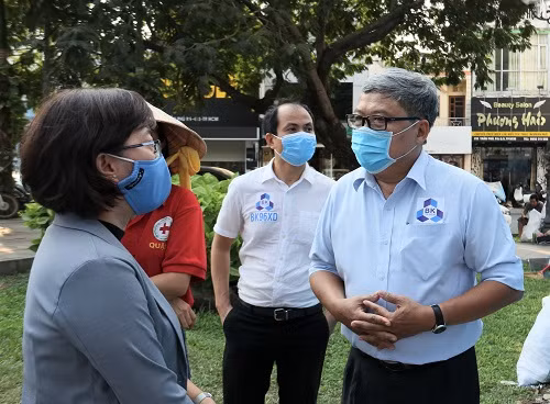 TP. HCM: Cựu sinh viên Bách khoa mở “ATM gạo” hỗ trợ người khó khăn ảnh 2