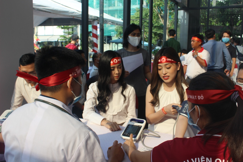 Tưng bừng ngày hội hiến máu “Chủ Nhật Đỏ” lần thứ XII, tại Bình Dương ảnh 10