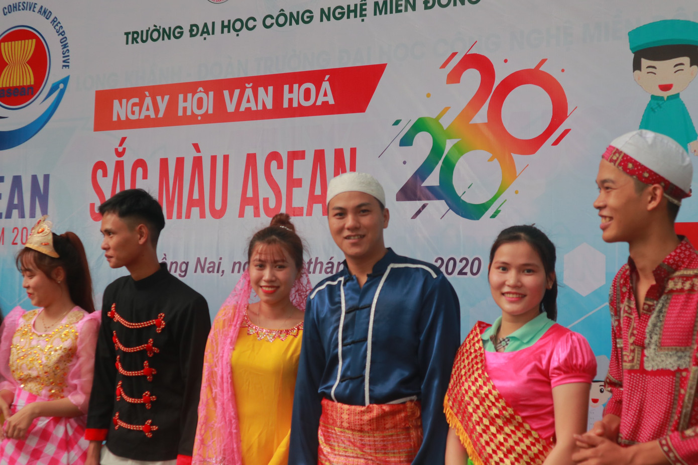 Ngày hội văn hóa “Sắc màu ASEAN 2020” tại trường ĐH Công nghệ Miền Đông ảnh 11