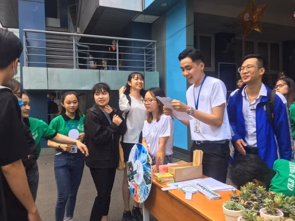 Hành trình "giải cứu" balô cũ ảnh 17