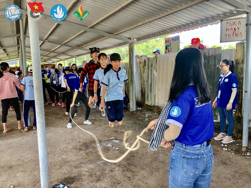 Sinh viên tình nguyện ĐH Y - Dược TP. HCM khám, phát thuốc miễn phí cho người dân Bến Tre ảnh 18