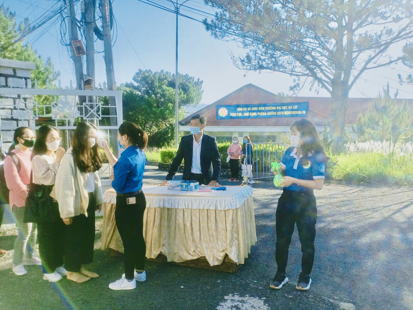 Đoàn trường ĐH Đà Lạt thành lập “Tổ phản ứng nhanh” đón sinh viên ảnh 2