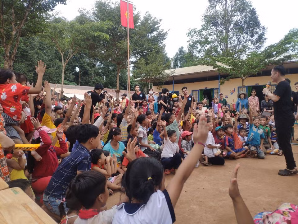 Mang Trung Thu đến trẻ em vùng xa ảnh 1