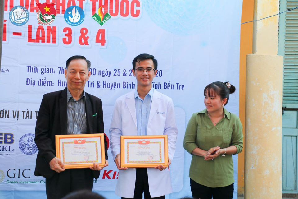 Sinh viên tình nguyện ĐH Y - Dược TP. HCM khám, phát thuốc miễn phí cho người dân Bến Tre ảnh 19