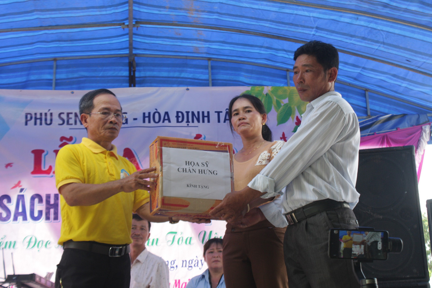 Tủ sách cộng đồng của hai sinh viên Phú Yên ảnh 4