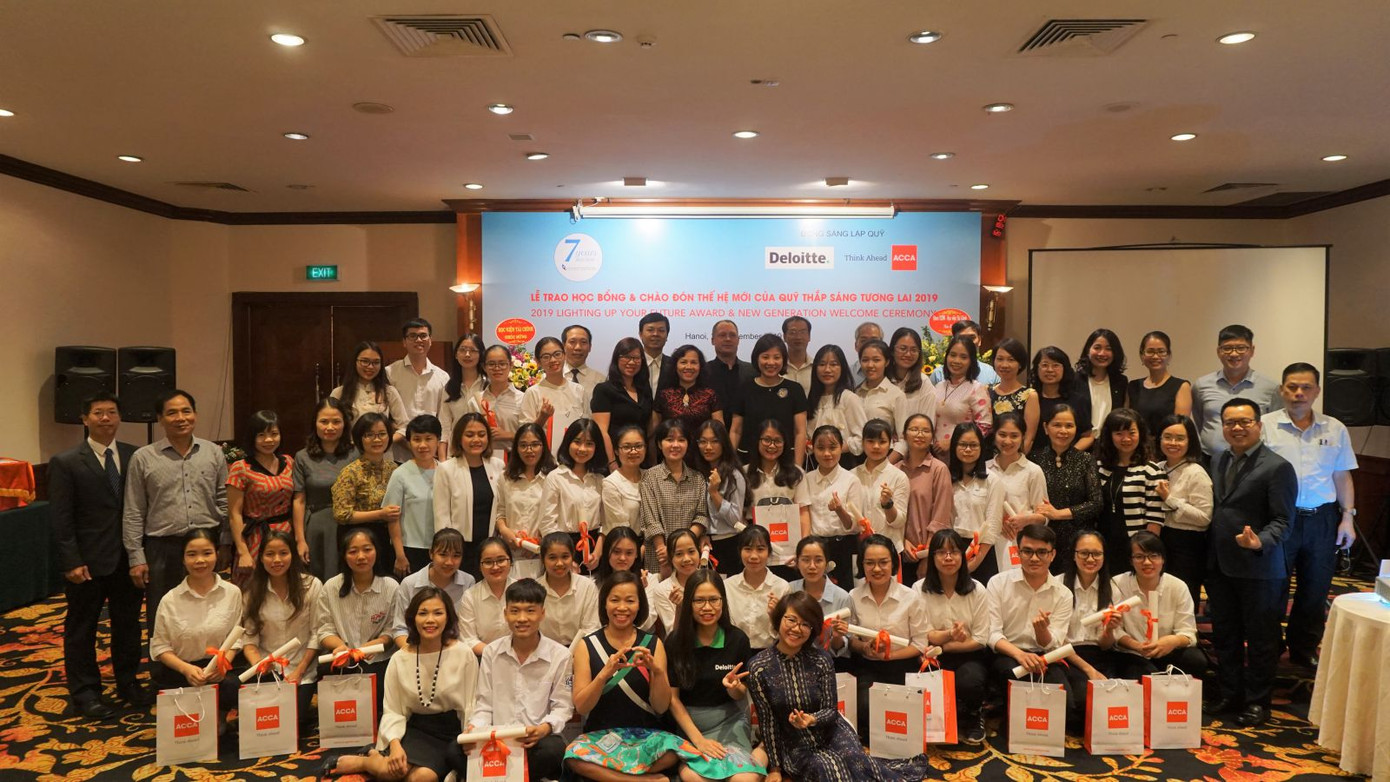 Cơ hội nhận học bổng “Thắp sáng tương lai 2020” ảnh 1