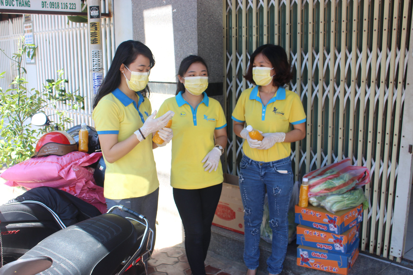 Hội Thiện nguyện Phan Thiết tặng nhiều phần quà cho bà con lao động nghèo ảnh 1